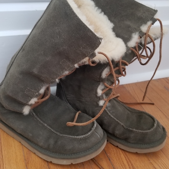 Ugg Boots. Size 7. Good Condition - Picture 3 of 12
